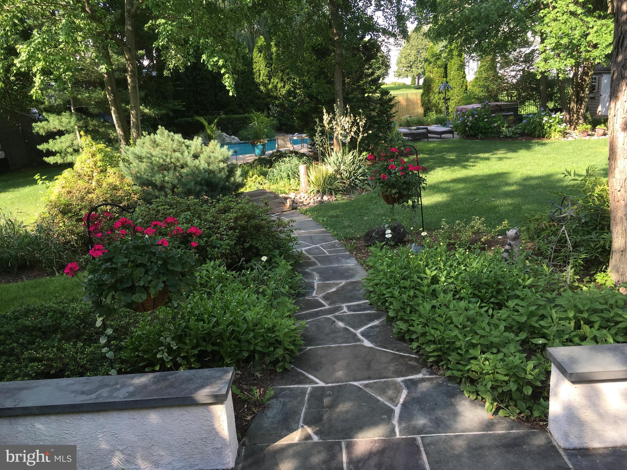 WELLESLEY HUNT - Residential