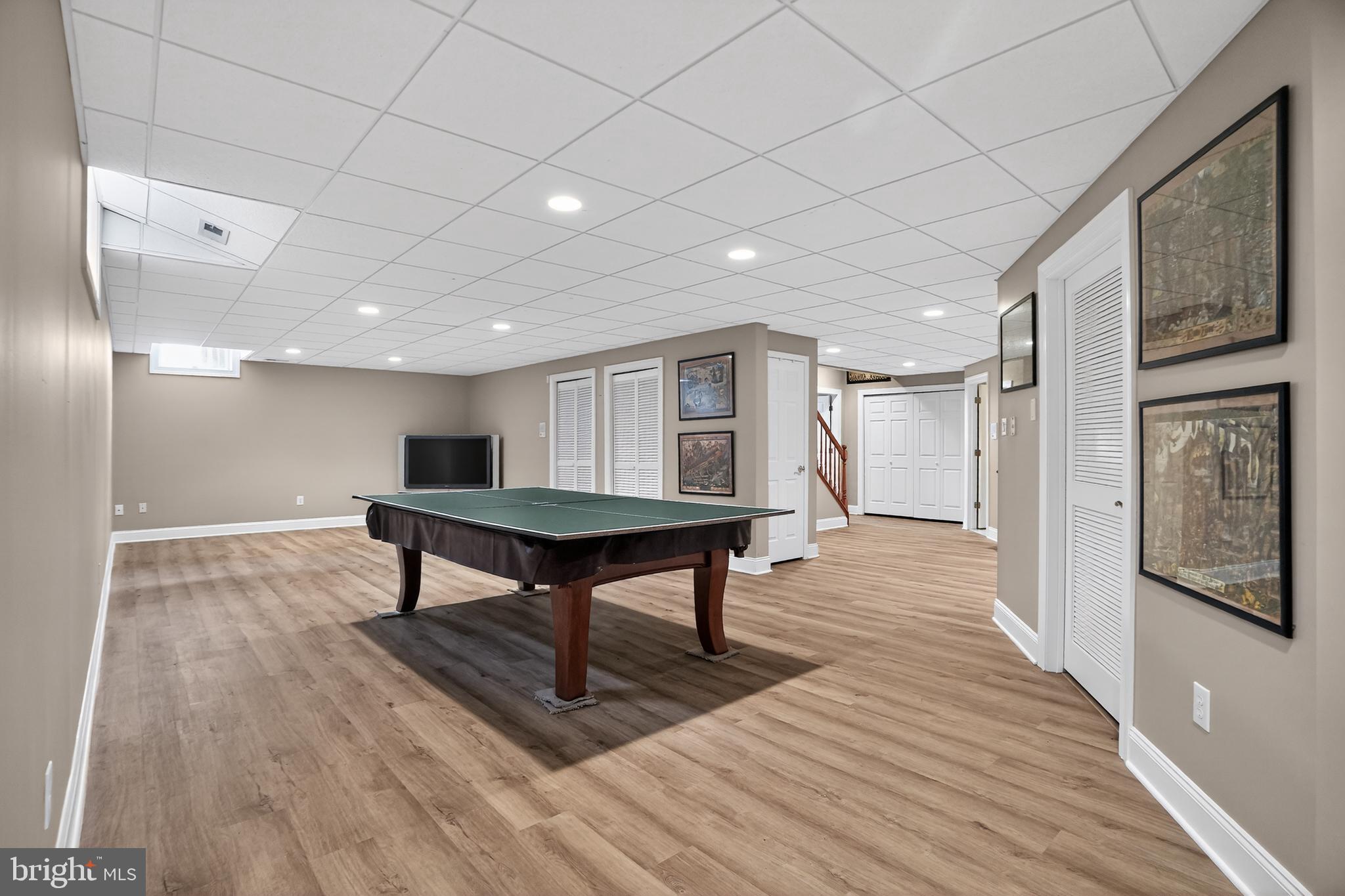 WELLESLEY HUNT - Residential