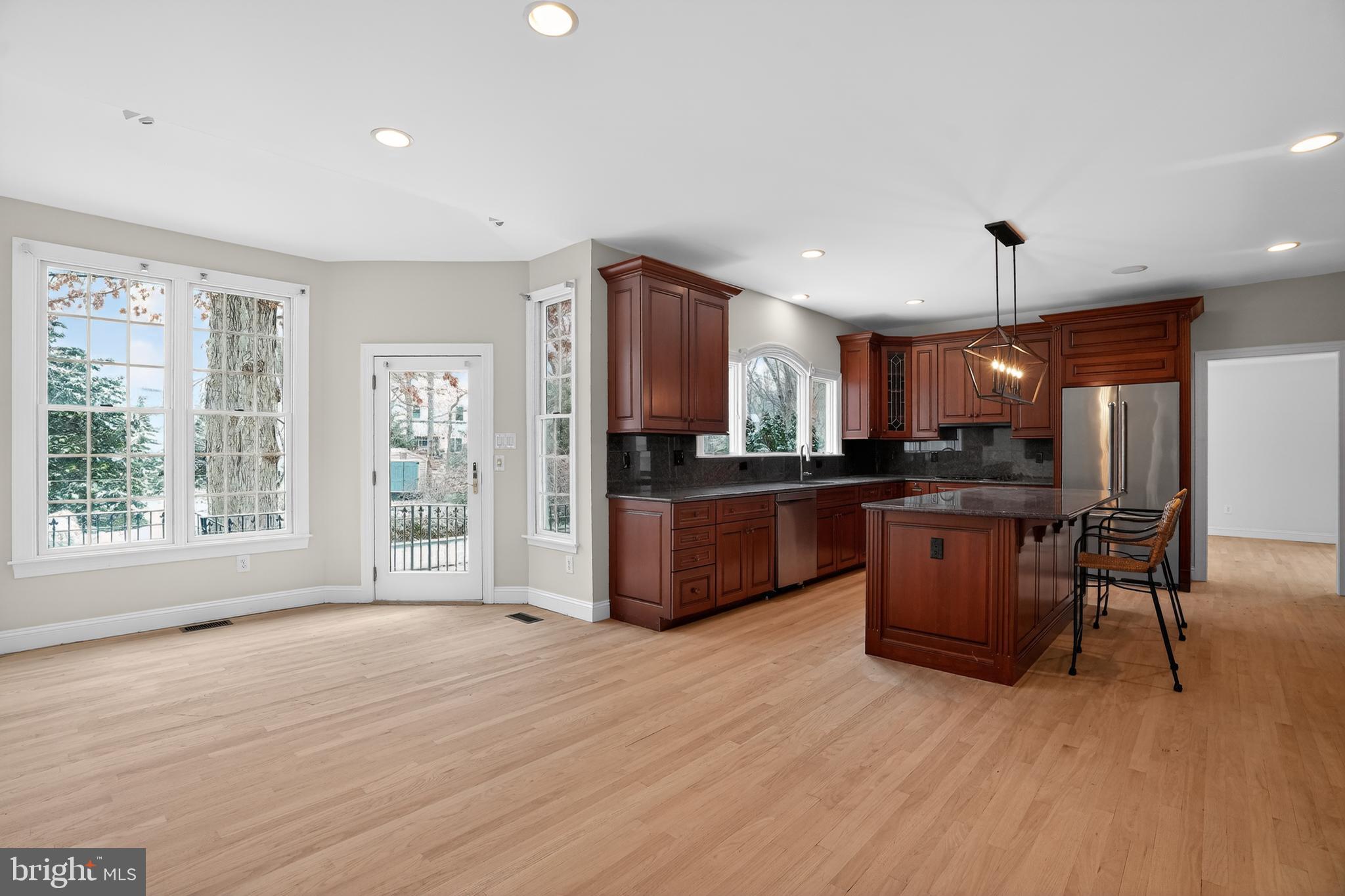 WELLESLEY HUNT - Residential