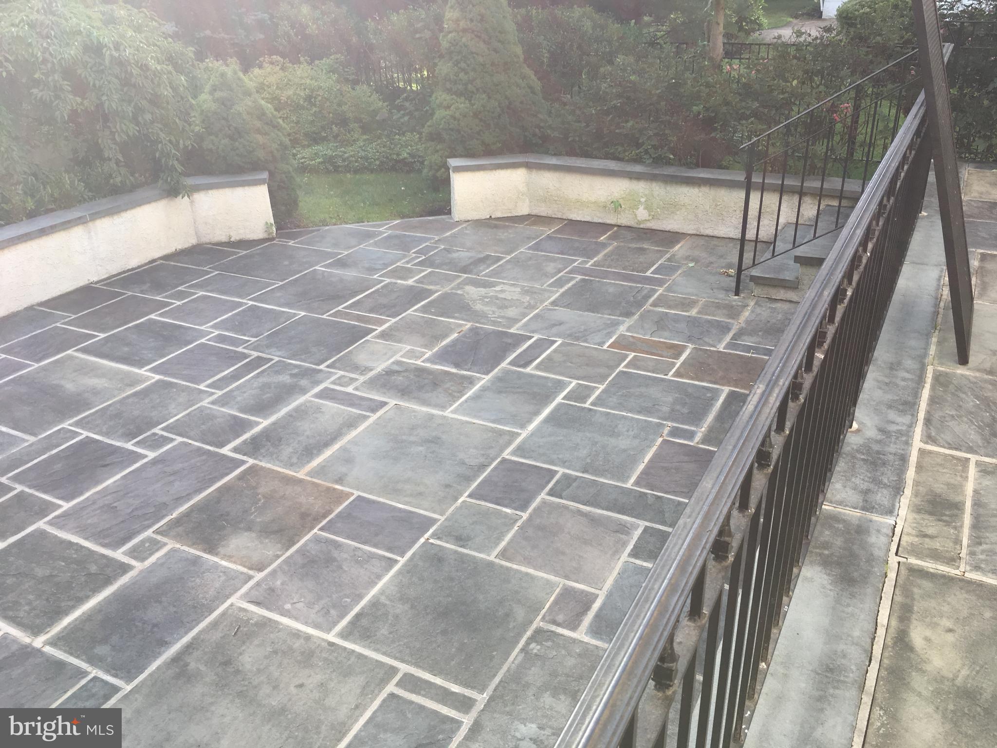 WELLESLEY HUNT - Residential