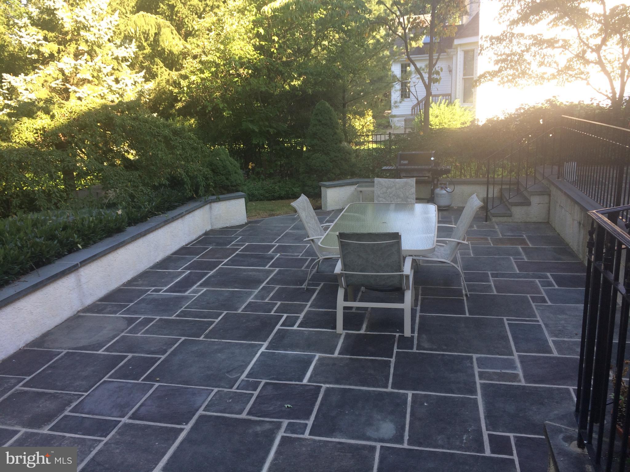 WELLESLEY HUNT - Residential