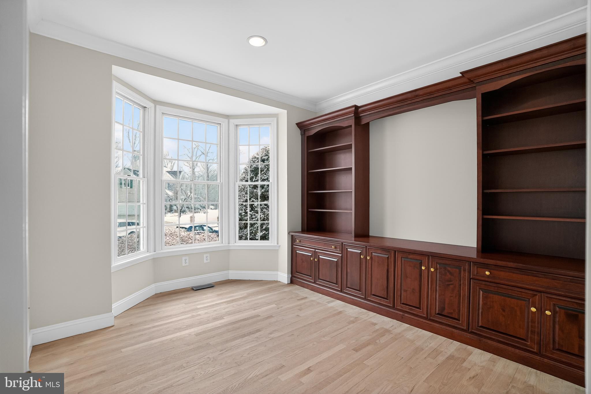 WELLESLEY HUNT - Residential