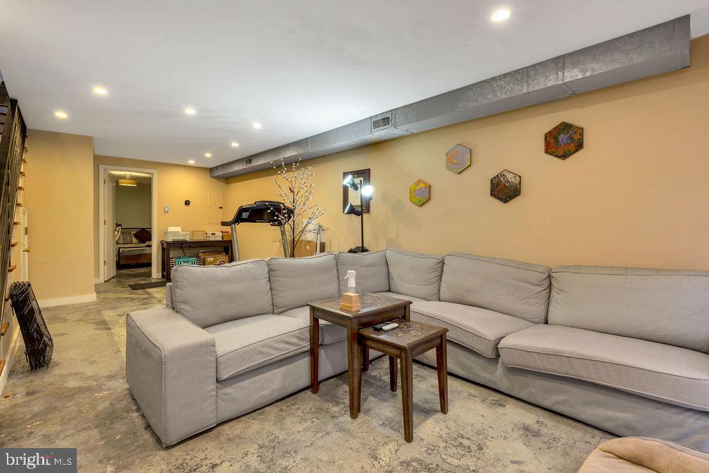 GRADUATE HOSPITAL - Residential Lease