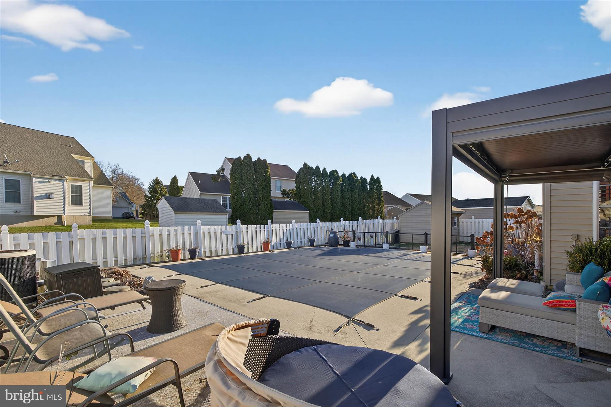 LINCOLNS MEADOW - Residential