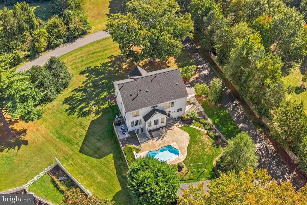 Photo of 10 Crouch Street, STERLING, VA 20165 (MLS # VALO2108384)