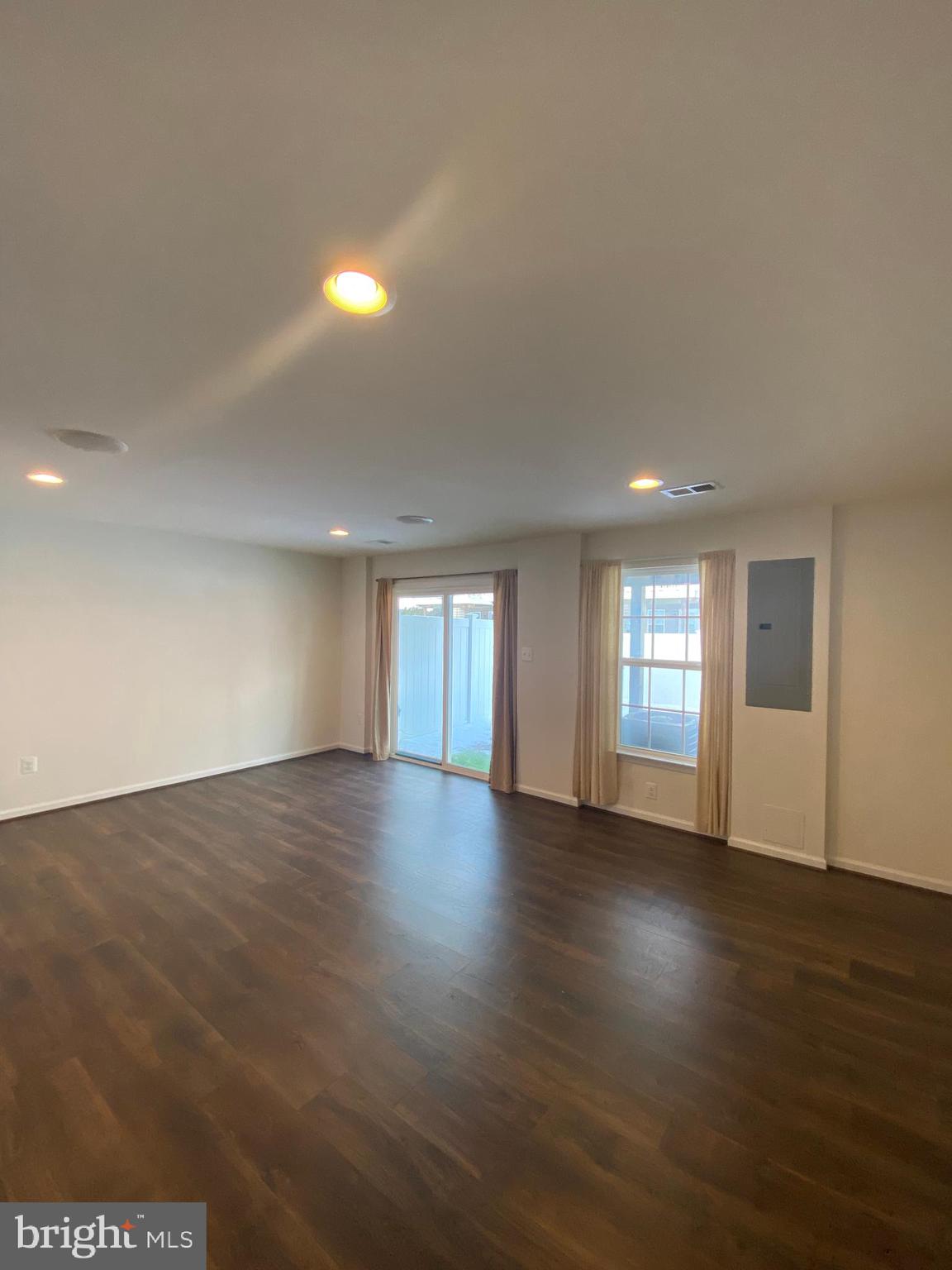 LAKE FREDERICK - Residential Lease