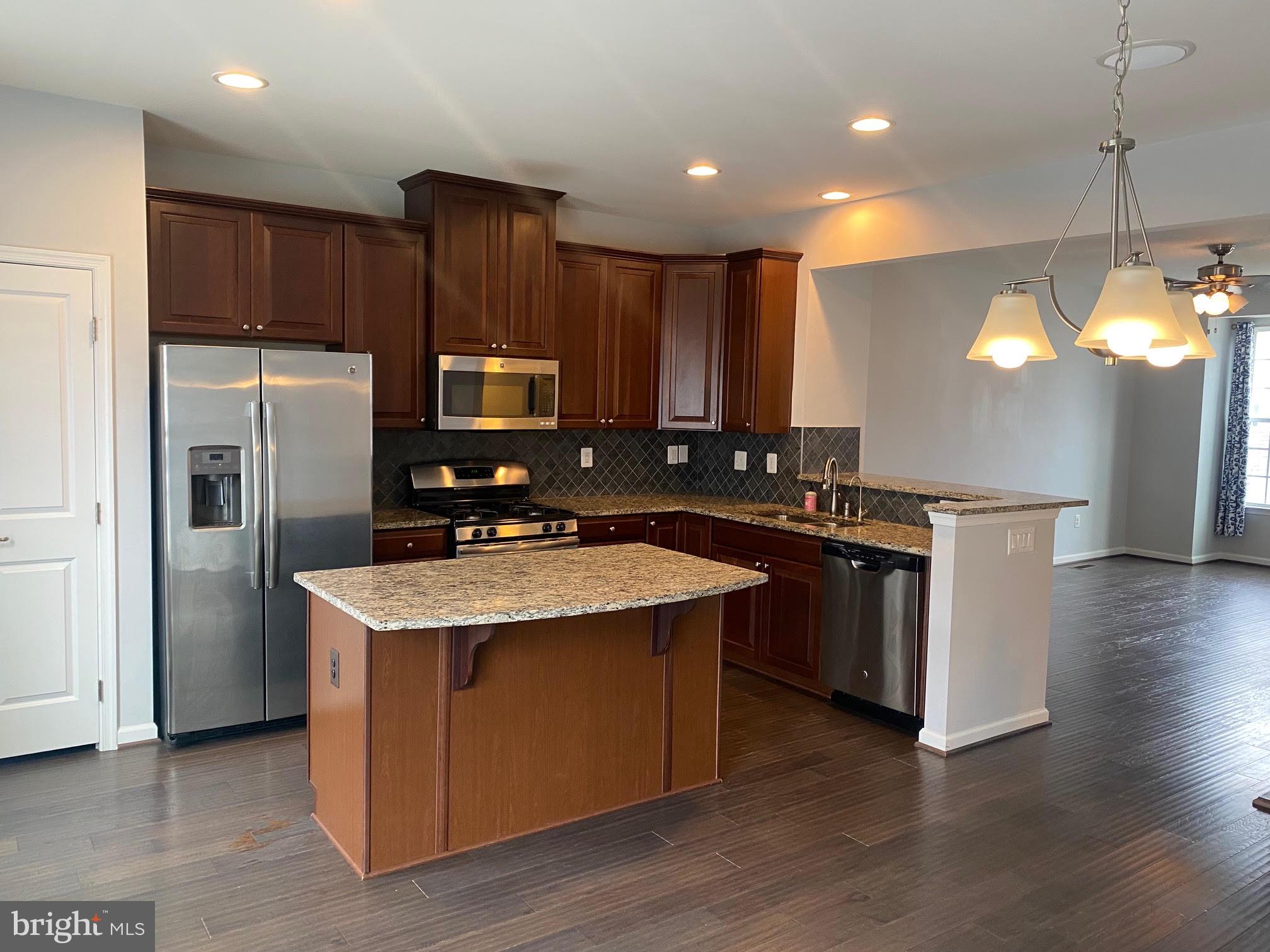 LAKE FREDERICK - Residential Lease