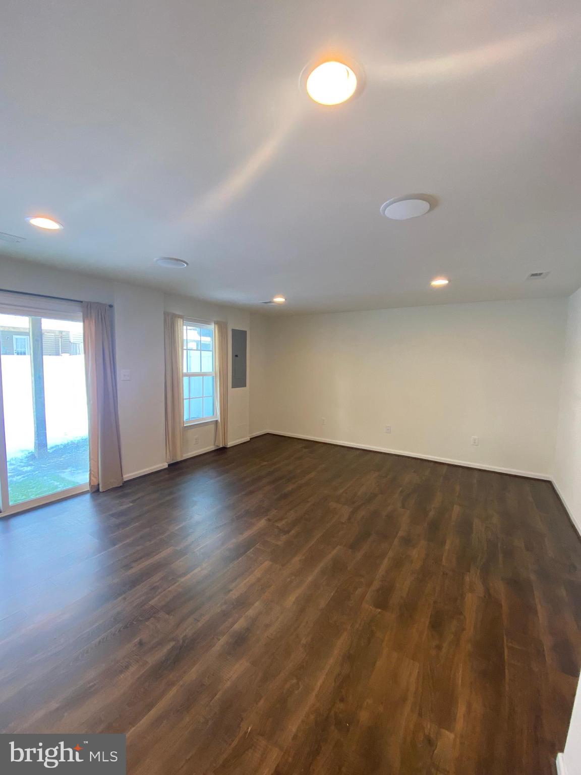 LAKE FREDERICK - Residential Lease