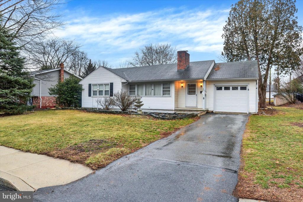 Photo of 324 Highlawn Avenue, ELIZABETHTOWN, PA 17022 (MLS # PALA2064334)