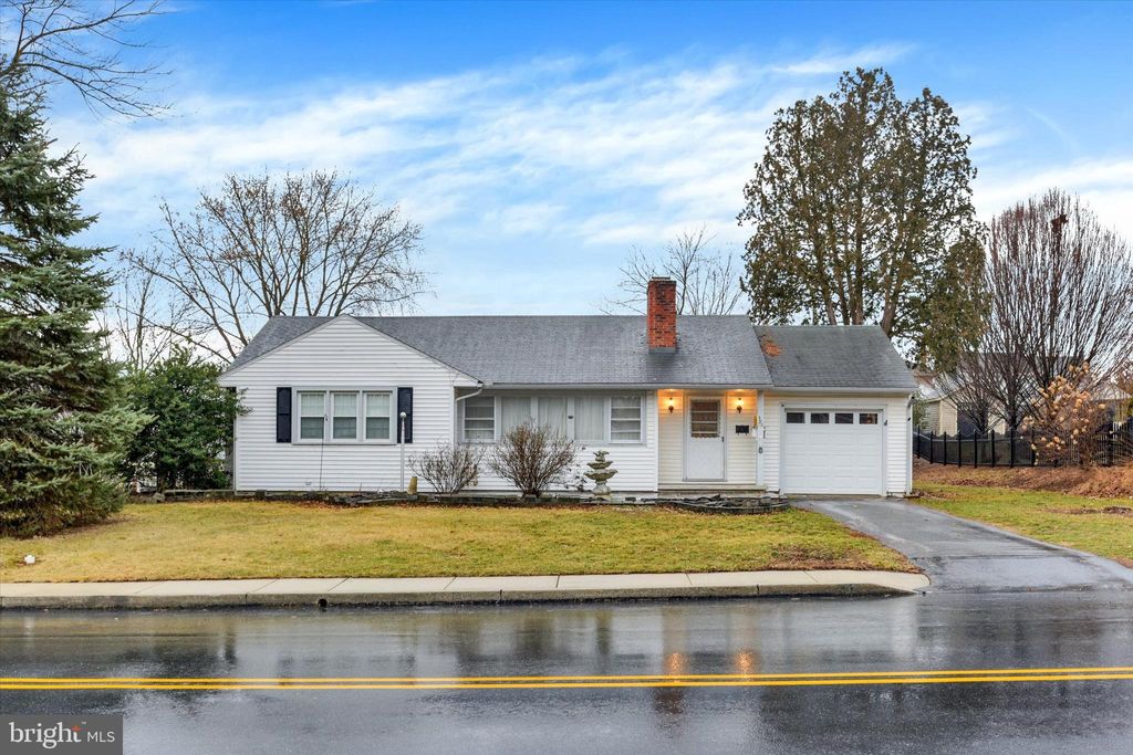 Photo of 324 Highlawn Avenue, ELIZABETHTOWN, PA 17022 (MLS # PALA2064334)