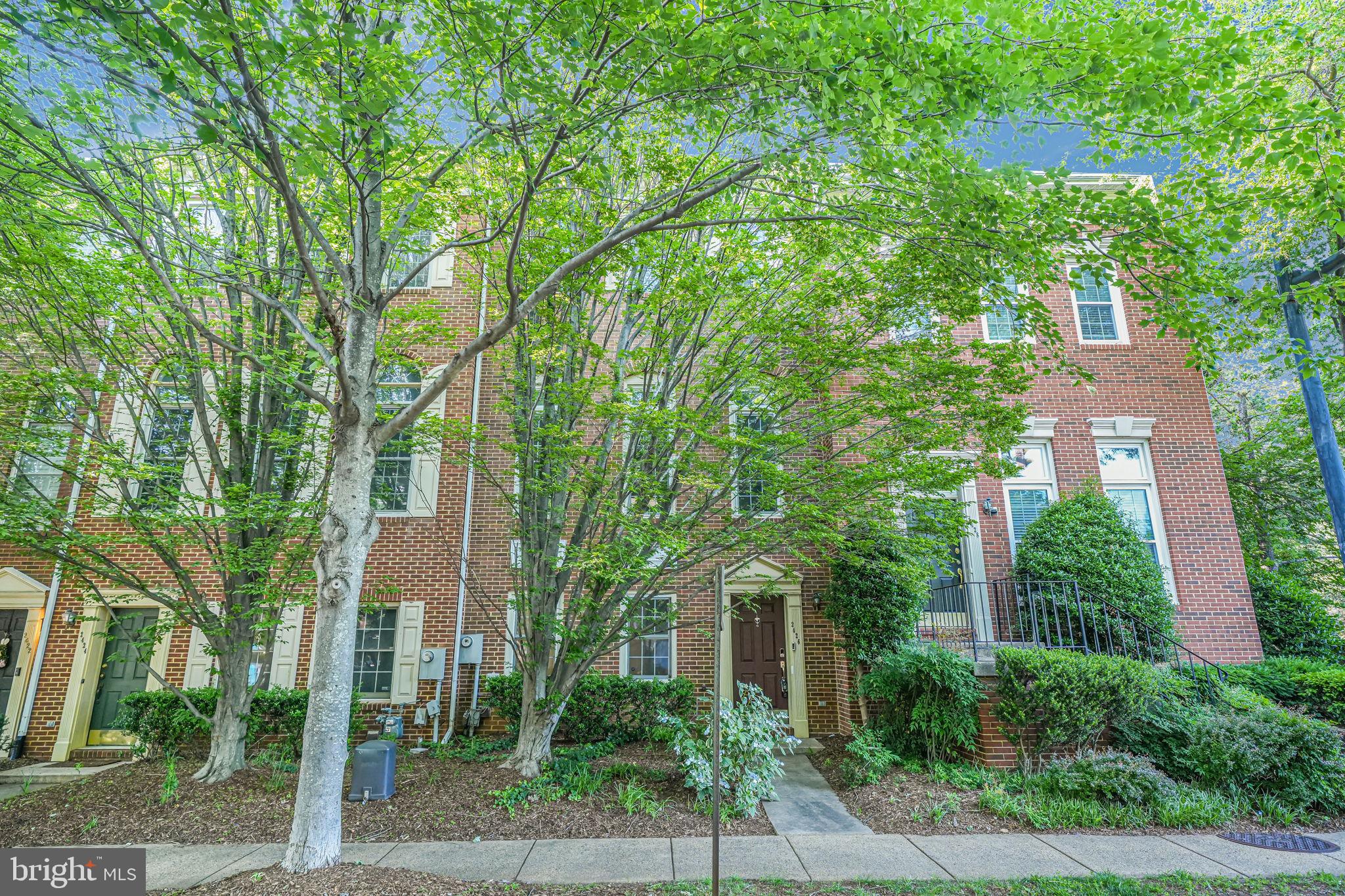 2426 N HAMPTON DRIVE