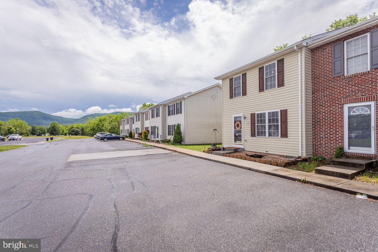 MADISON VILLAGE - Residential