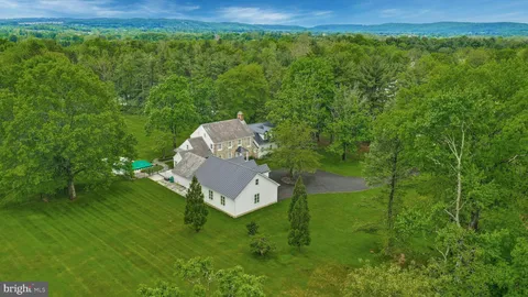 1803 Apple Tree Ln E, Bethlehem, PA 18015 - MLS#: PANH2005780