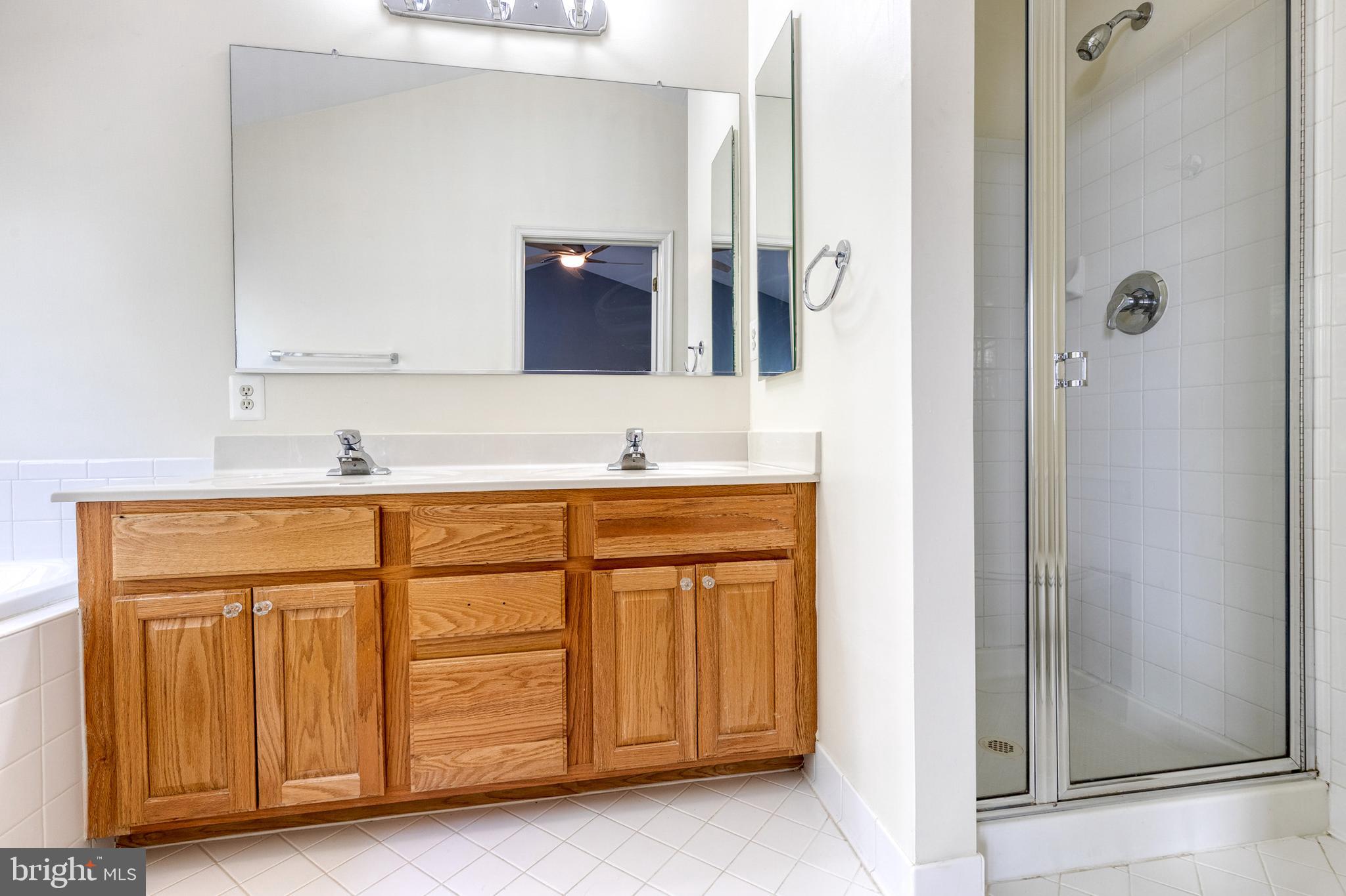 CROFTON MANOR - Residential