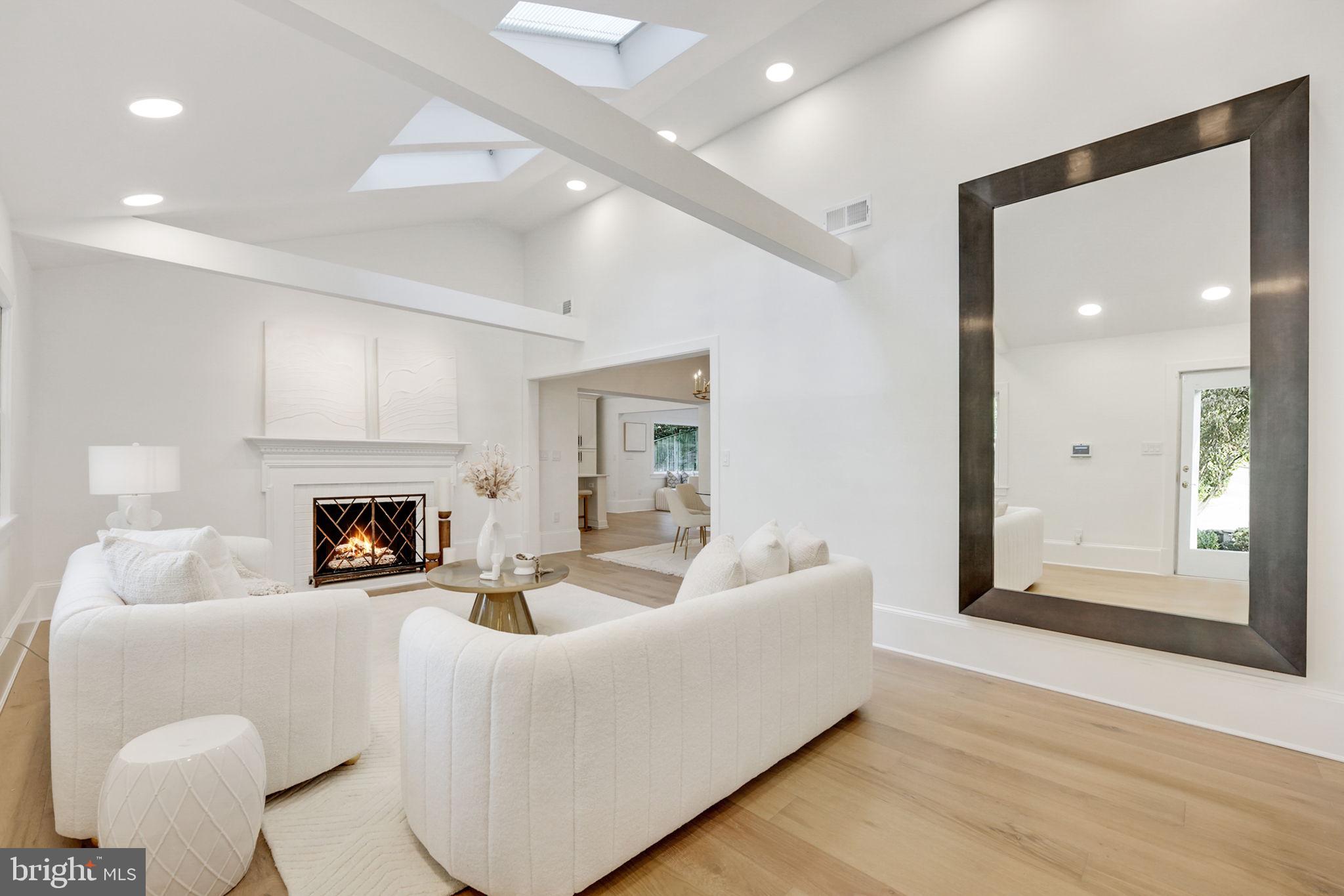 GOLF CLUB MANOR - Residential