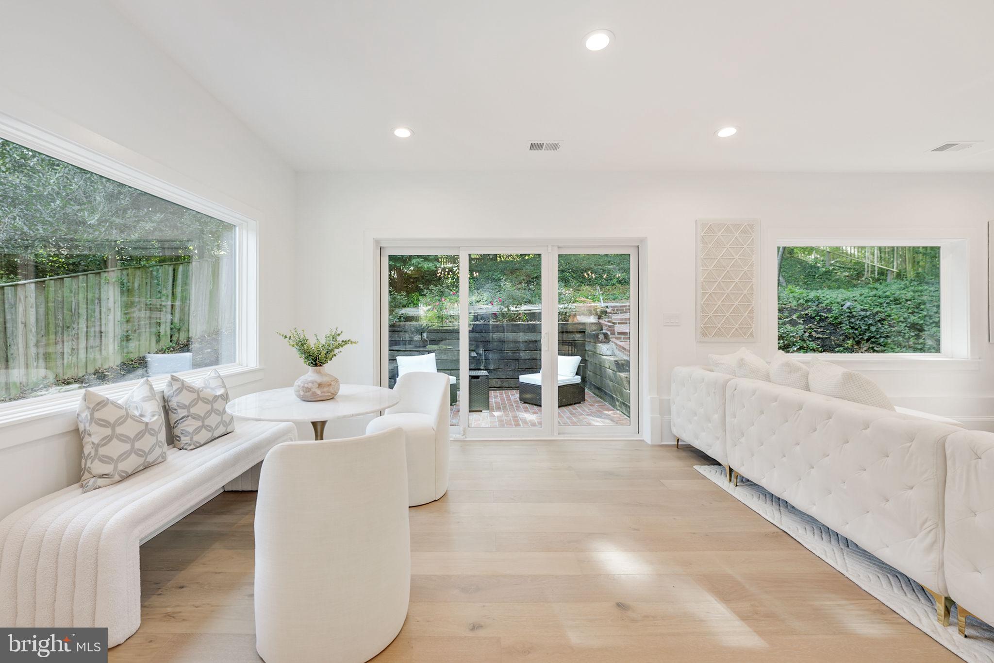 GOLF CLUB MANOR - Residential