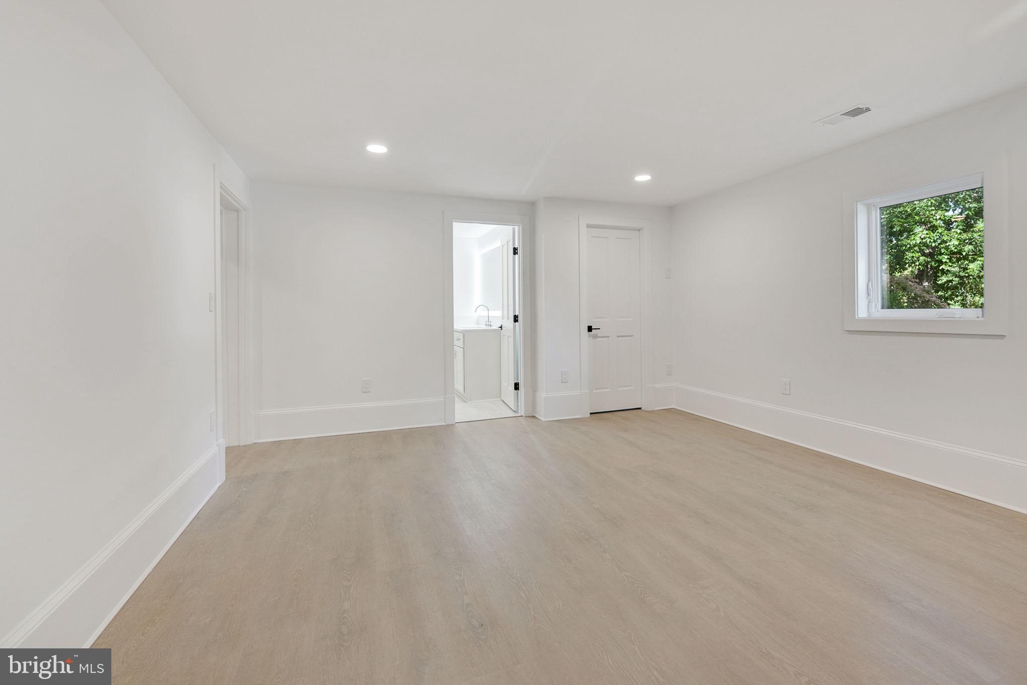 GOLF CLUB MANOR - Residential