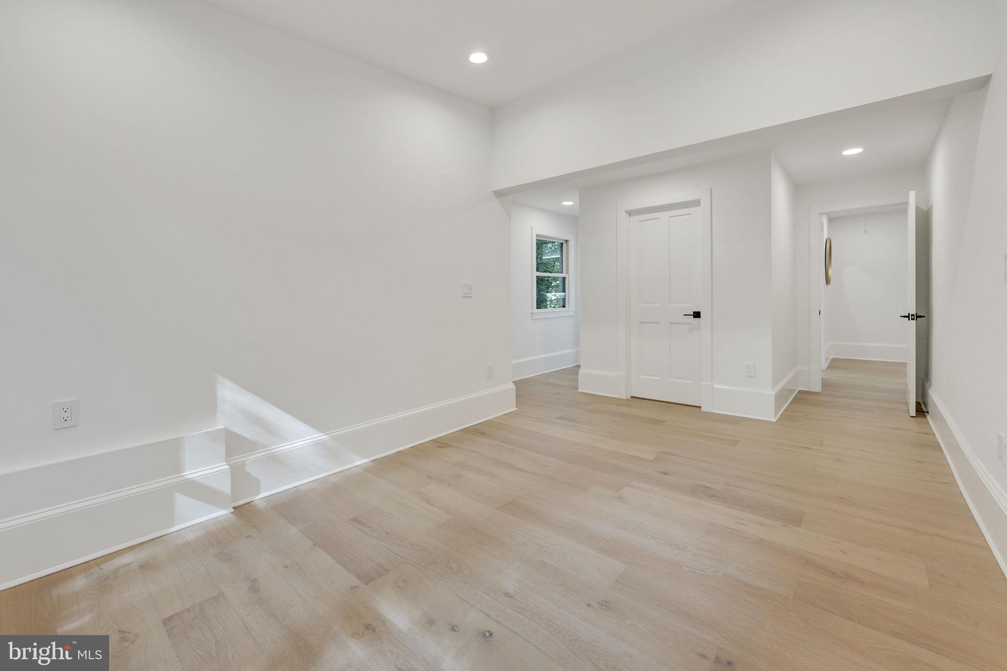 GOLF CLUB MANOR - Residential