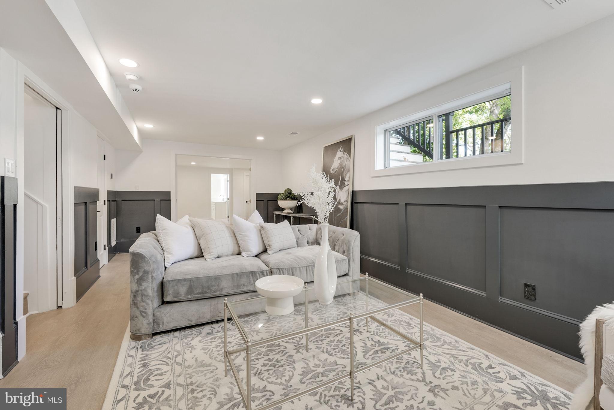 GOLF CLUB MANOR - Residential