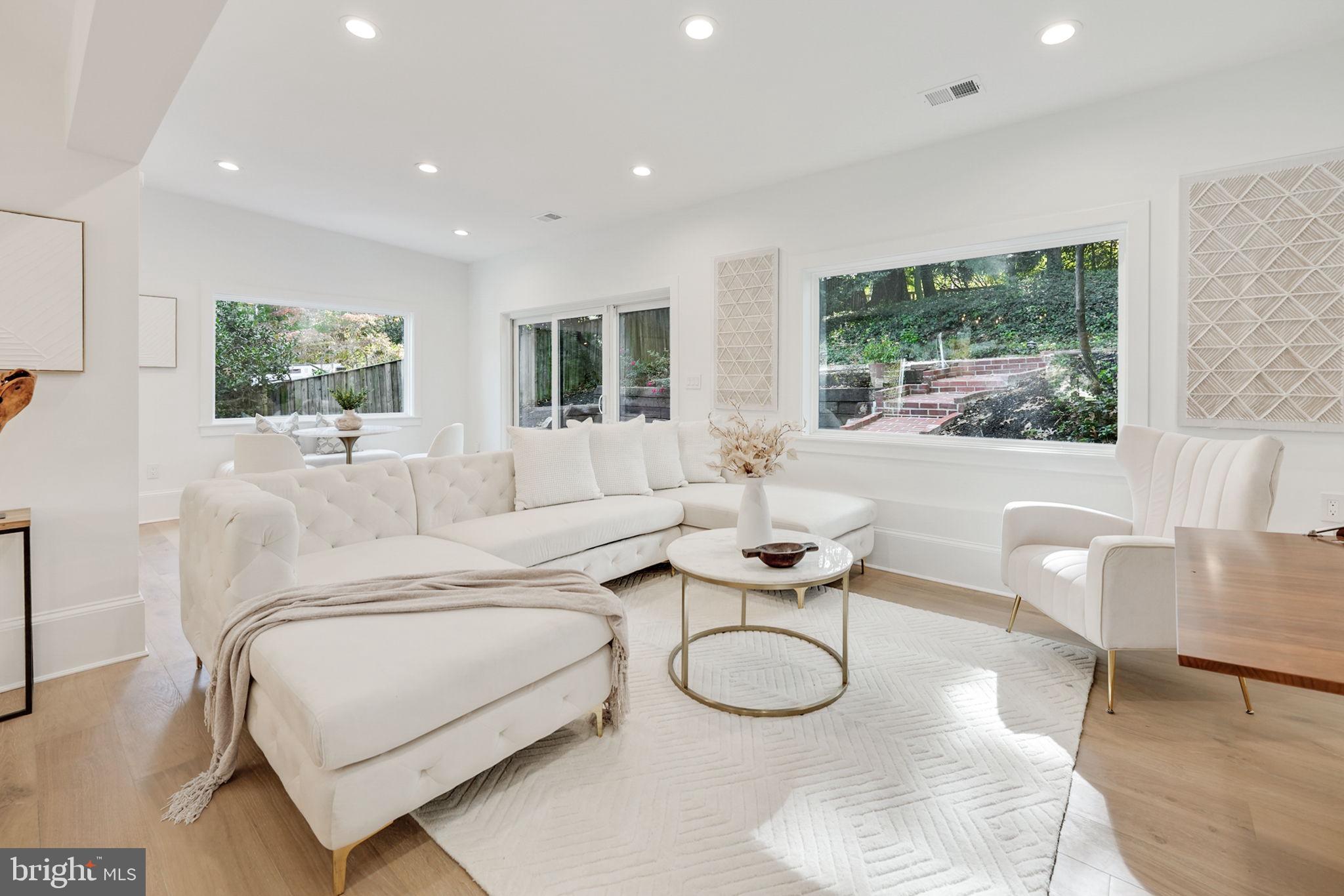 GOLF CLUB MANOR - Residential