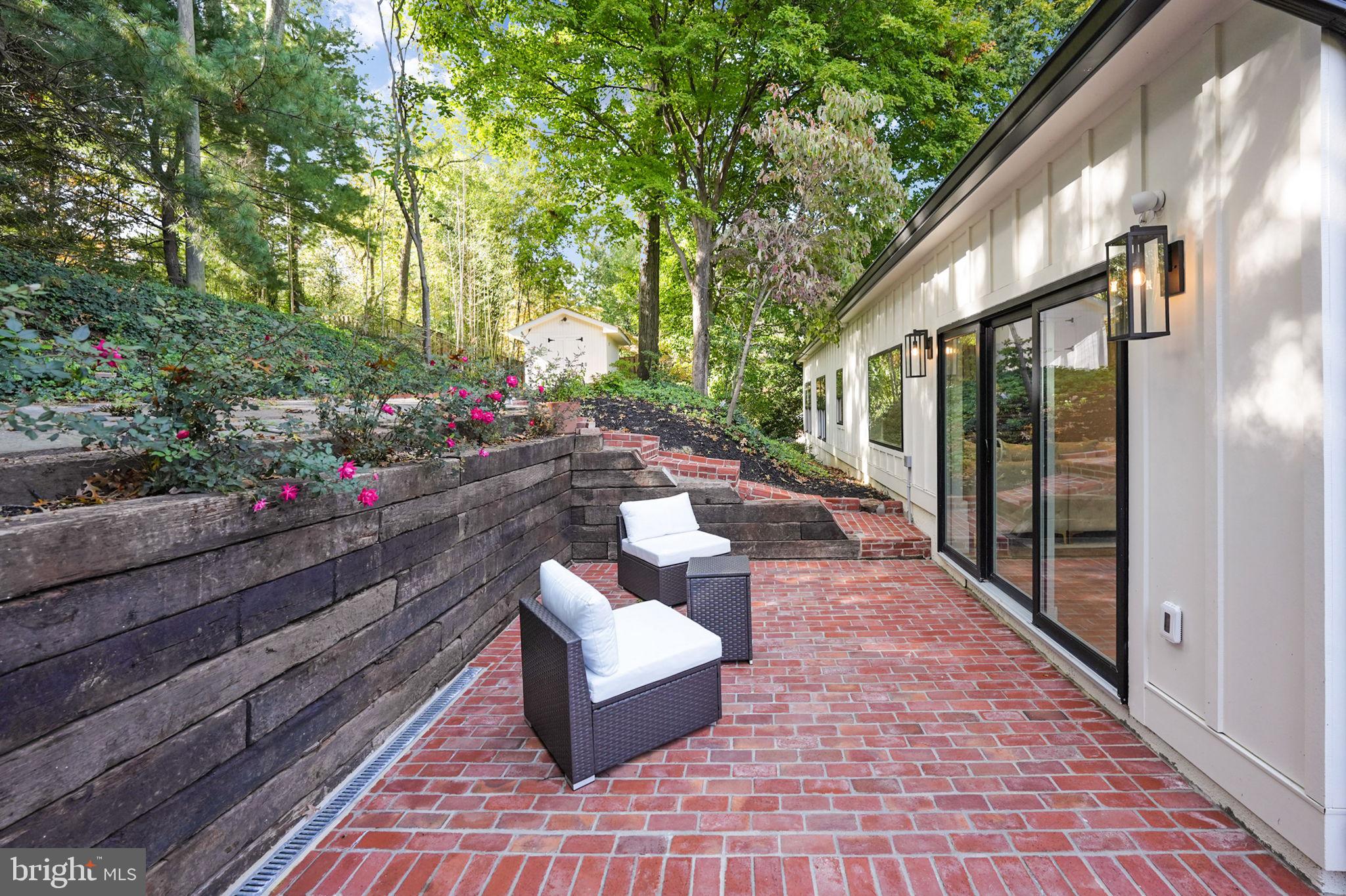 GOLF CLUB MANOR - Residential