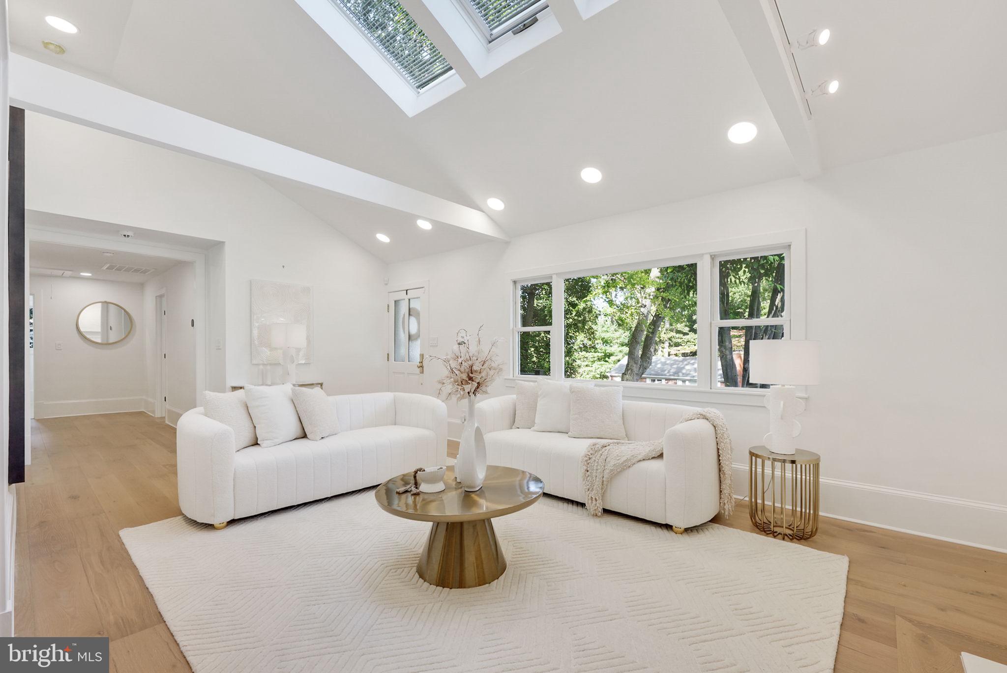 GOLF CLUB MANOR - Residential