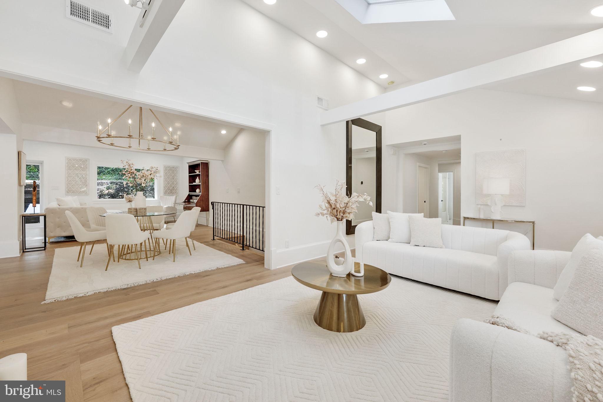 GOLF CLUB MANOR - Residential