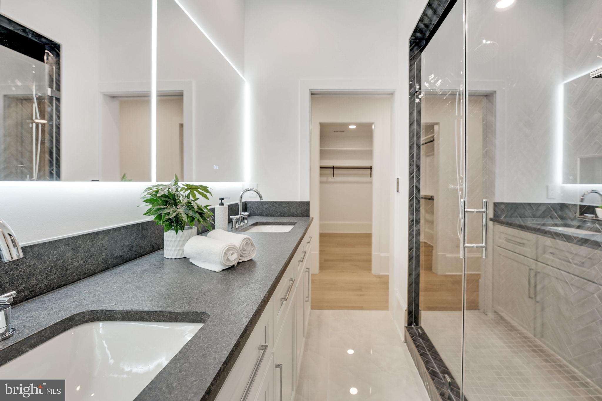 GOLF CLUB MANOR - Residential