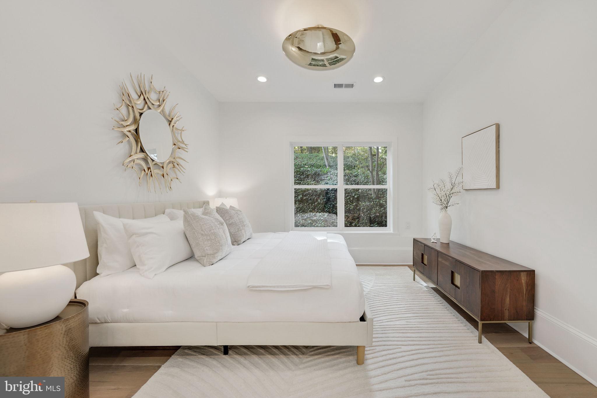 GOLF CLUB MANOR - Residential