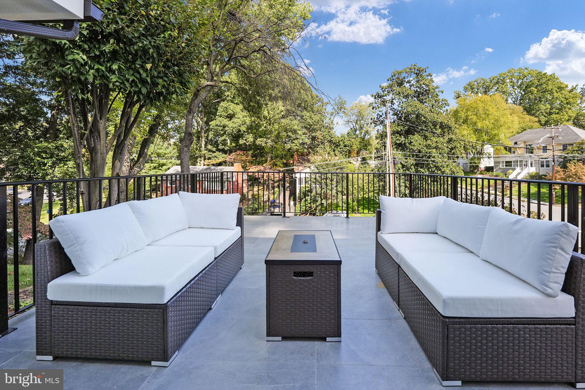 GOLF CLUB MANOR - Residential