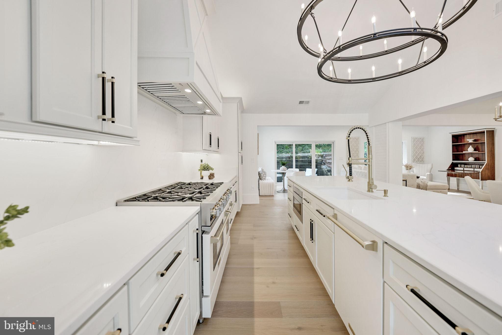 GOLF CLUB MANOR - Residential