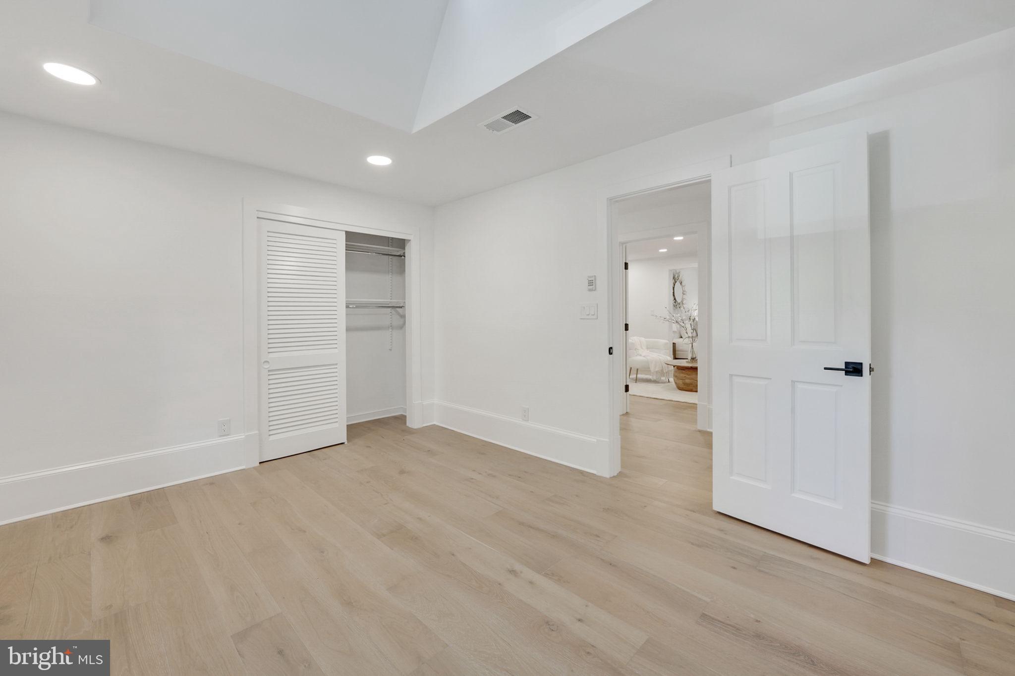 GOLF CLUB MANOR - Residential