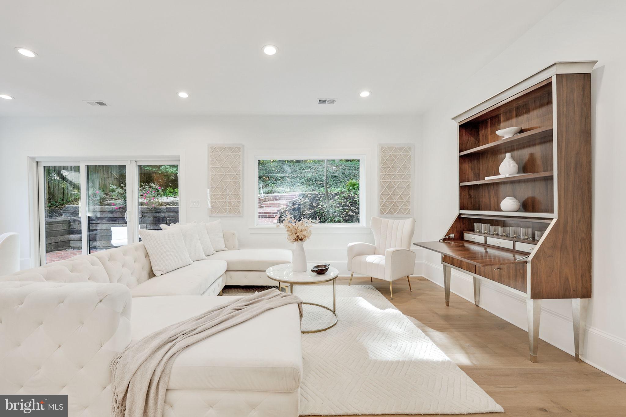 GOLF CLUB MANOR - Residential