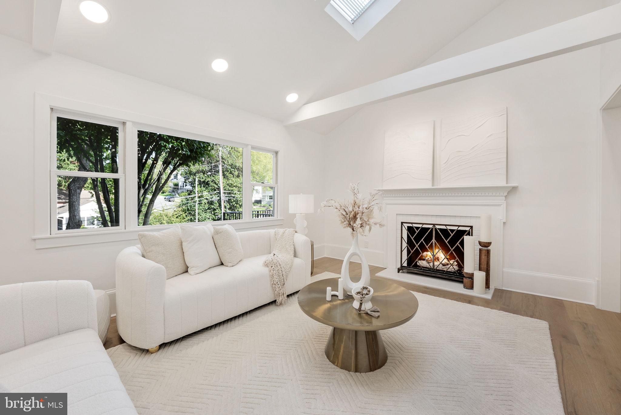 GOLF CLUB MANOR - Residential