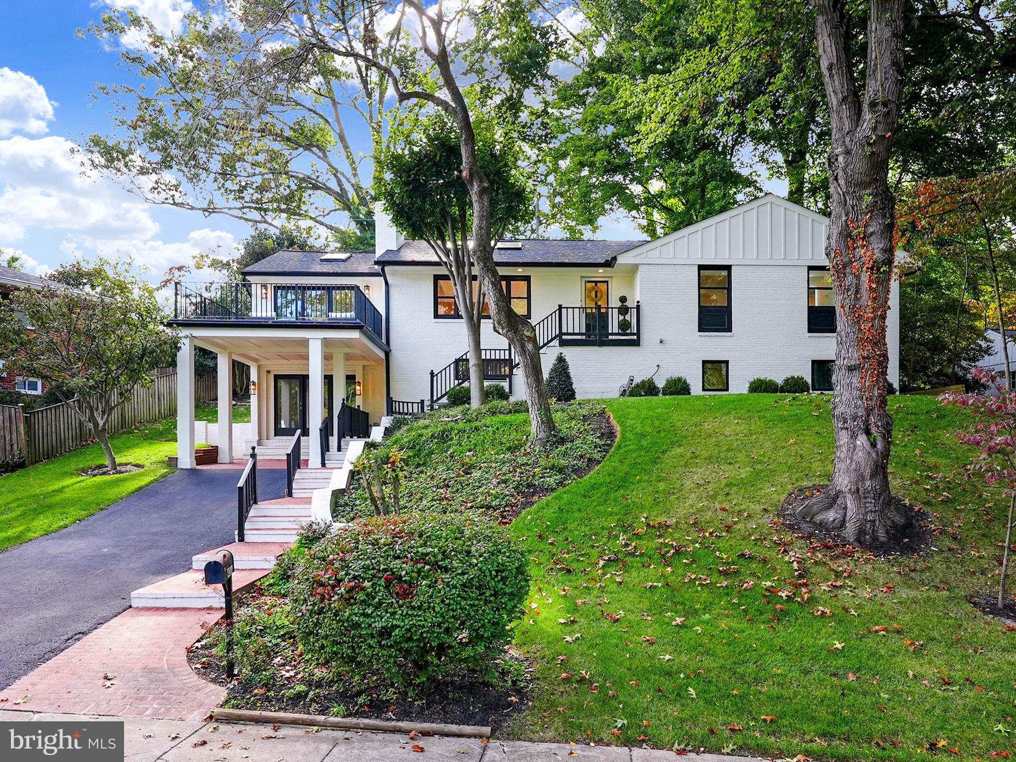 GOLF CLUB MANOR - Residential