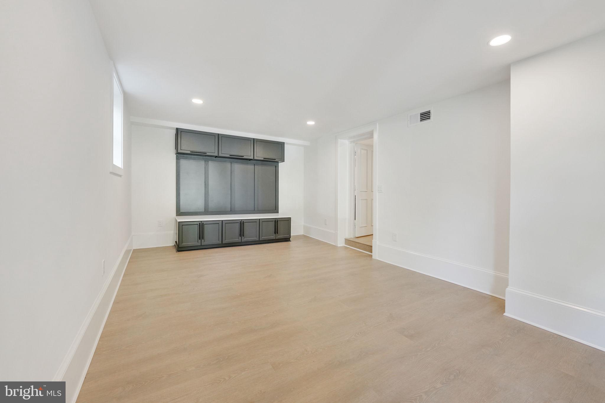 GOLF CLUB MANOR - Residential