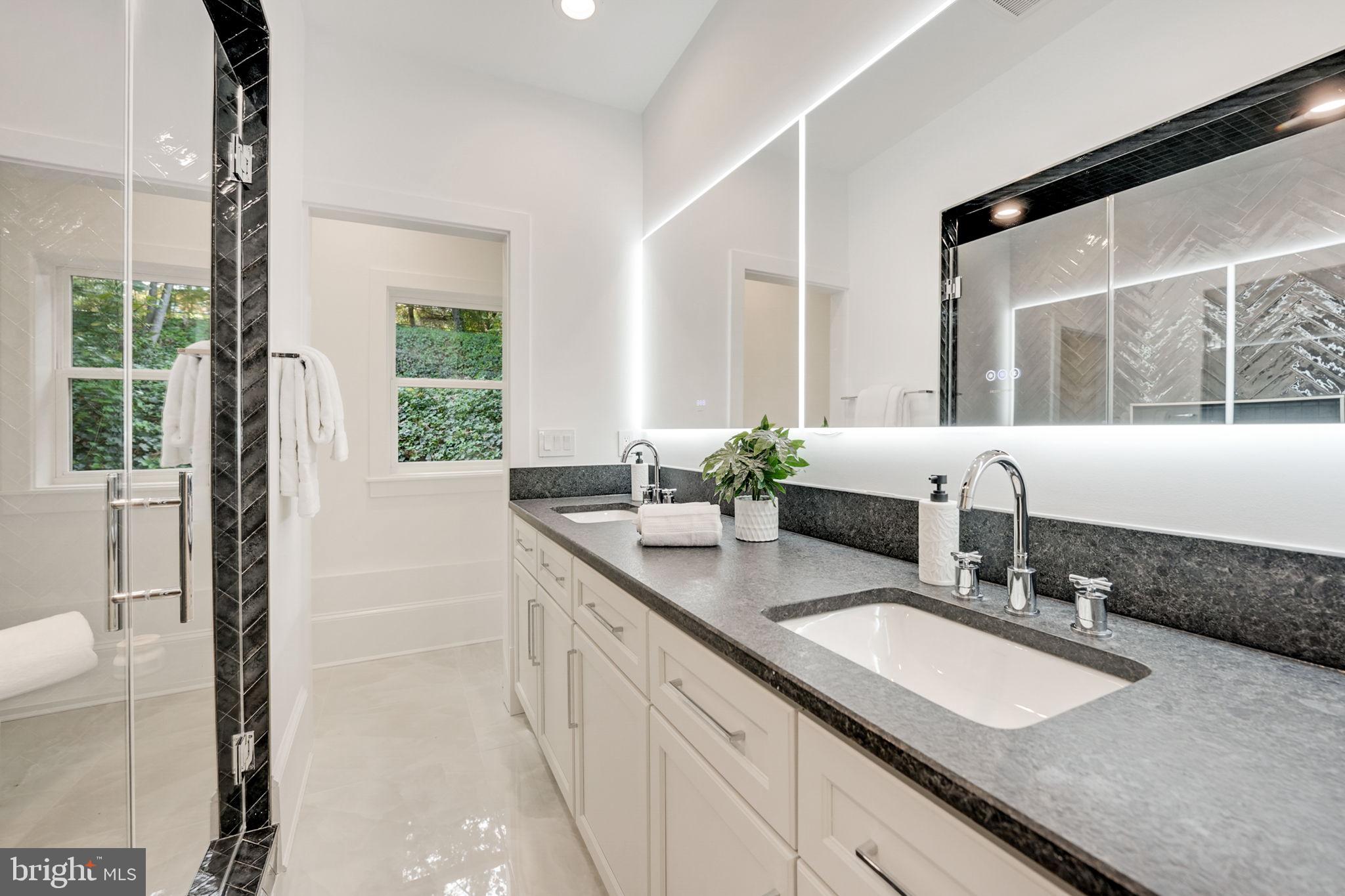 GOLF CLUB MANOR - Residential