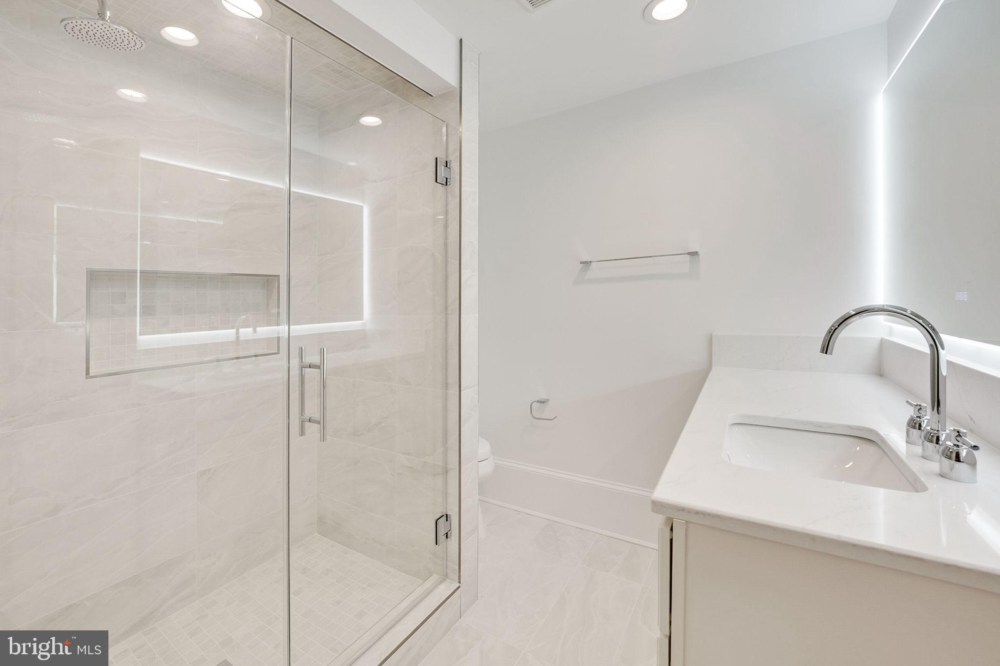 GOLF CLUB MANOR - Residential