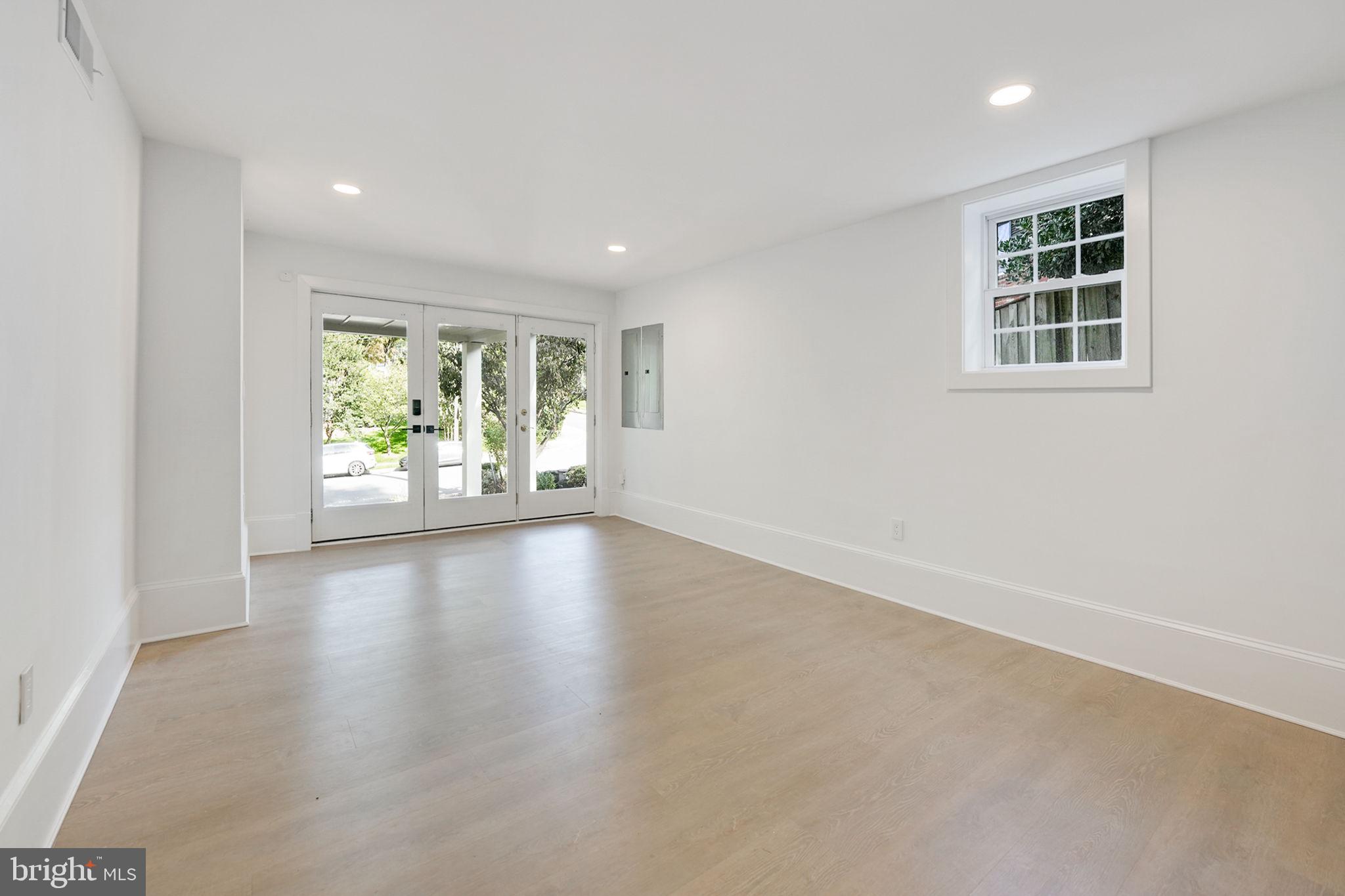 GOLF CLUB MANOR - Residential