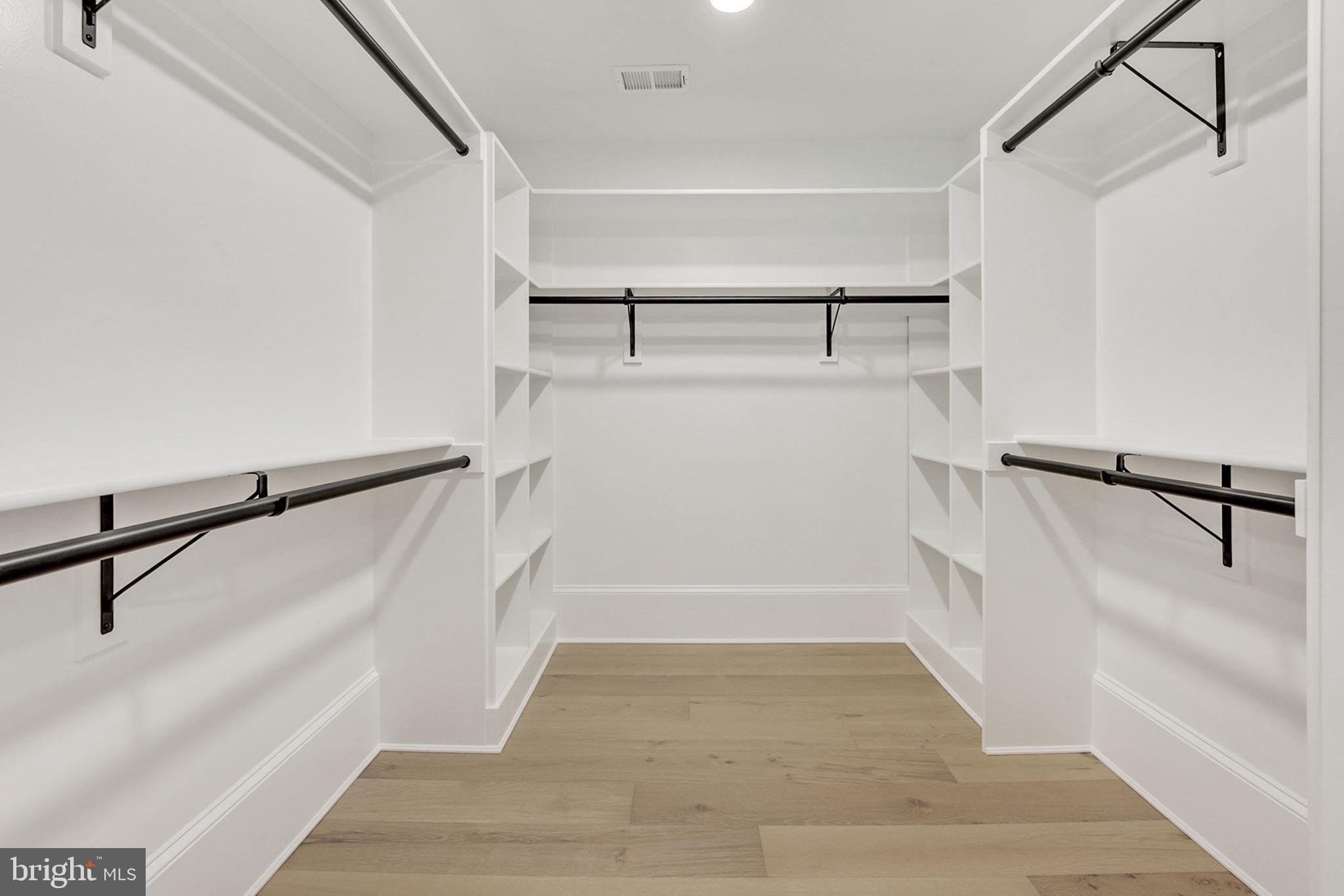 GOLF CLUB MANOR - Residential