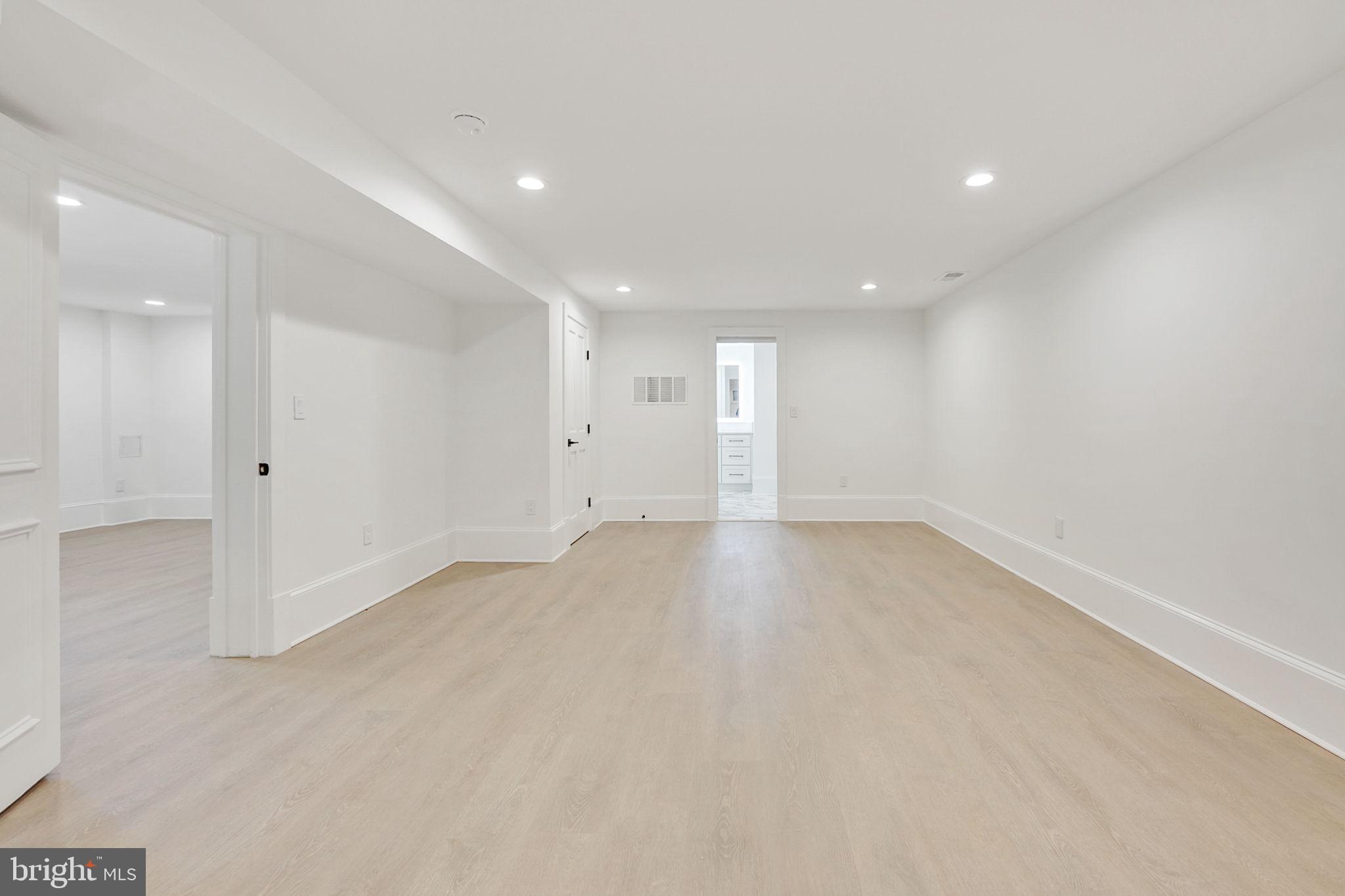 GOLF CLUB MANOR - Residential