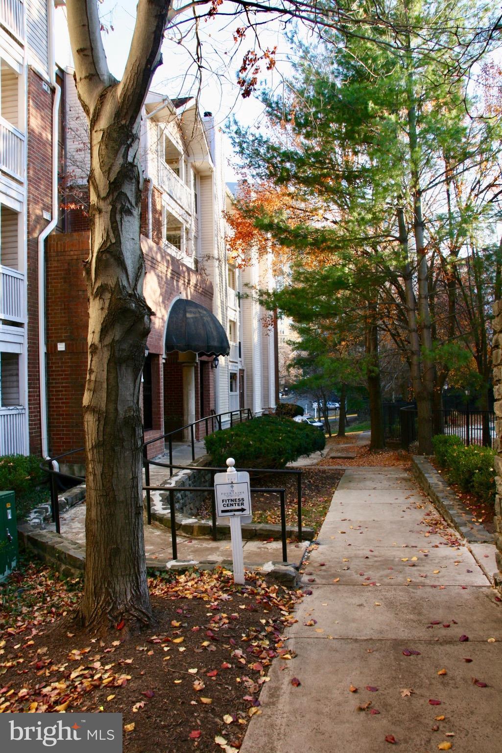 FOUNTAINS AT MCLEAN - Residential Lease