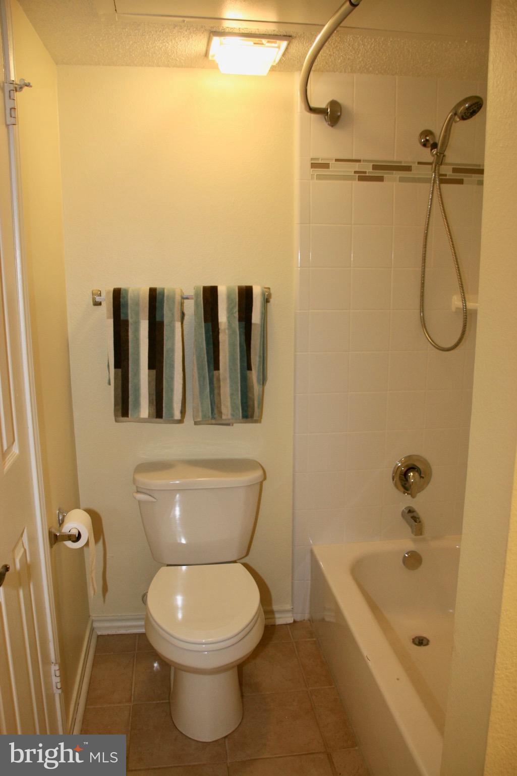 FOUNTAINS AT MCLEAN - Residential Lease