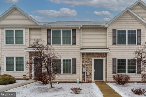 Photo of 126 Redstone Drive, DENVER, PA 17517 (MLS # PALA2064078)