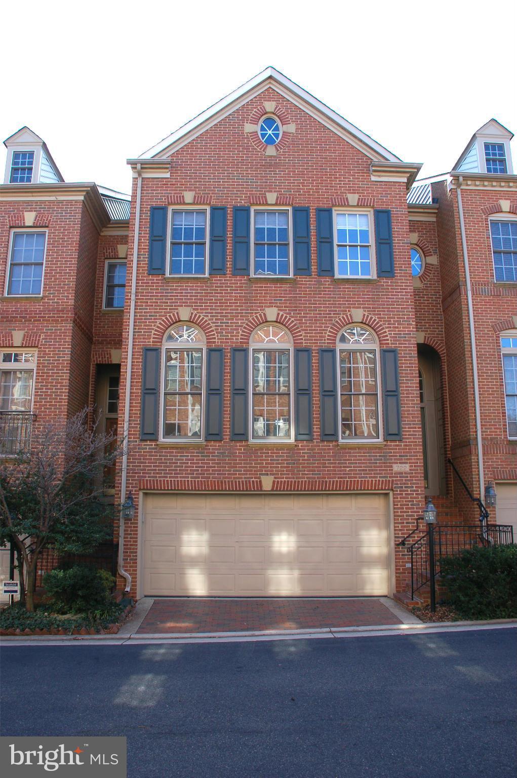 OLD TOWN GREENS - Residential Lease