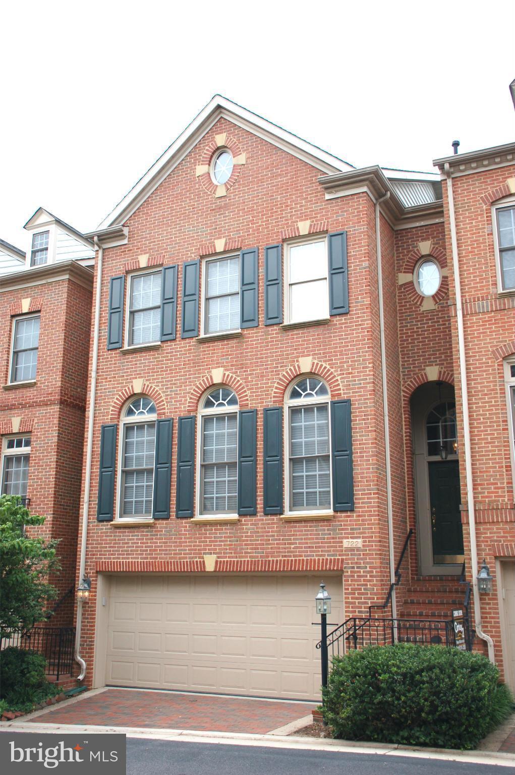 OLD TOWN GREENS - Residential Lease