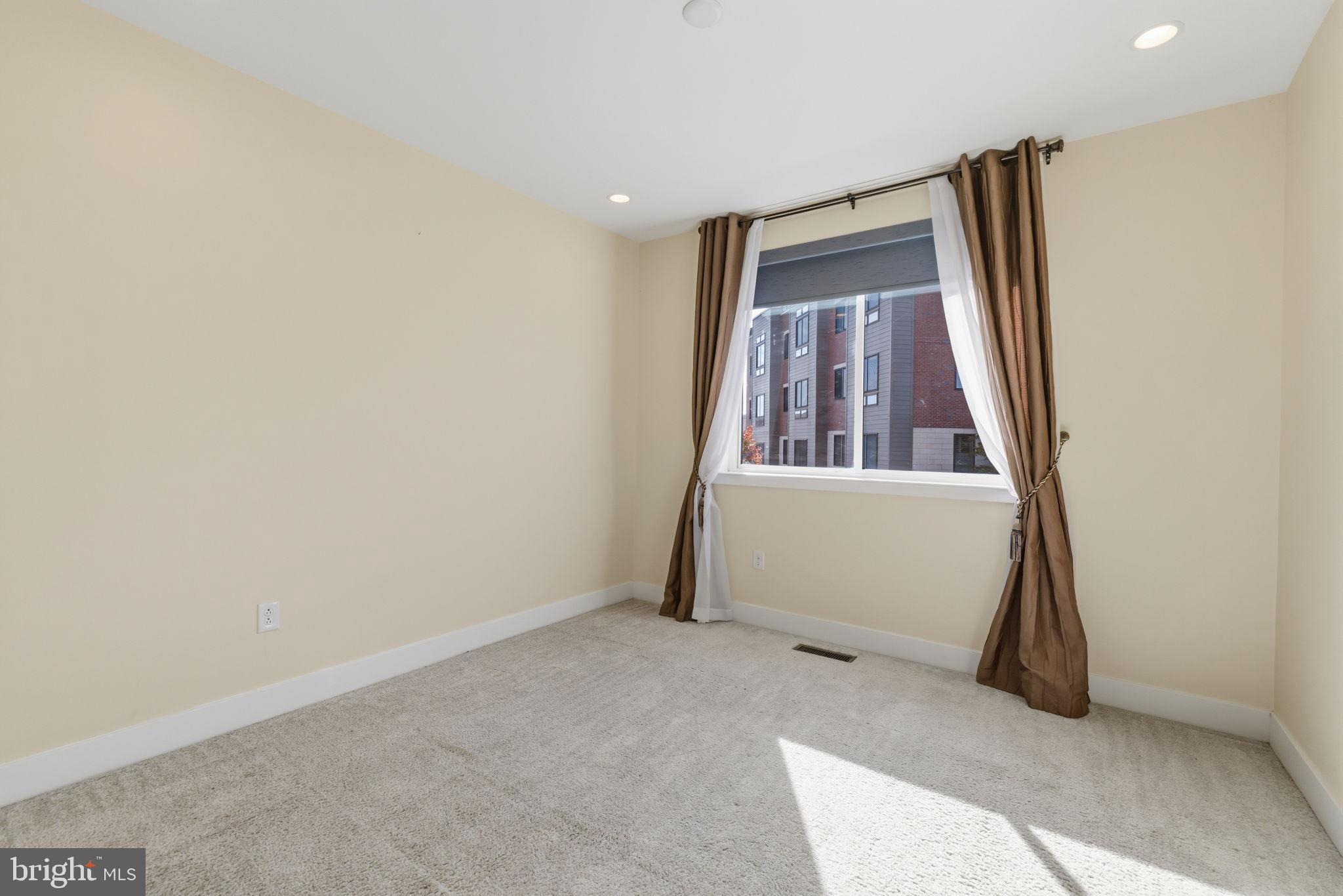 BROWNSTONES AT VF - Residential