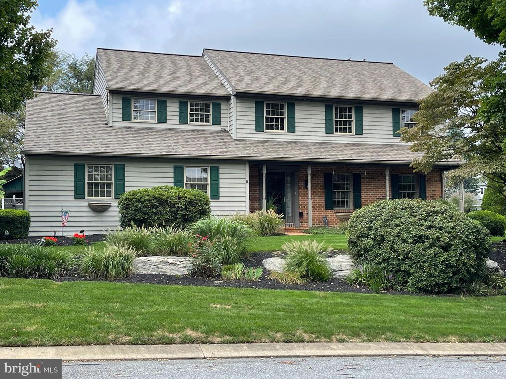 Photo of 1012 Stonemanor Drive, Lancaster, PA 17603 (MLS # PALA2055696)