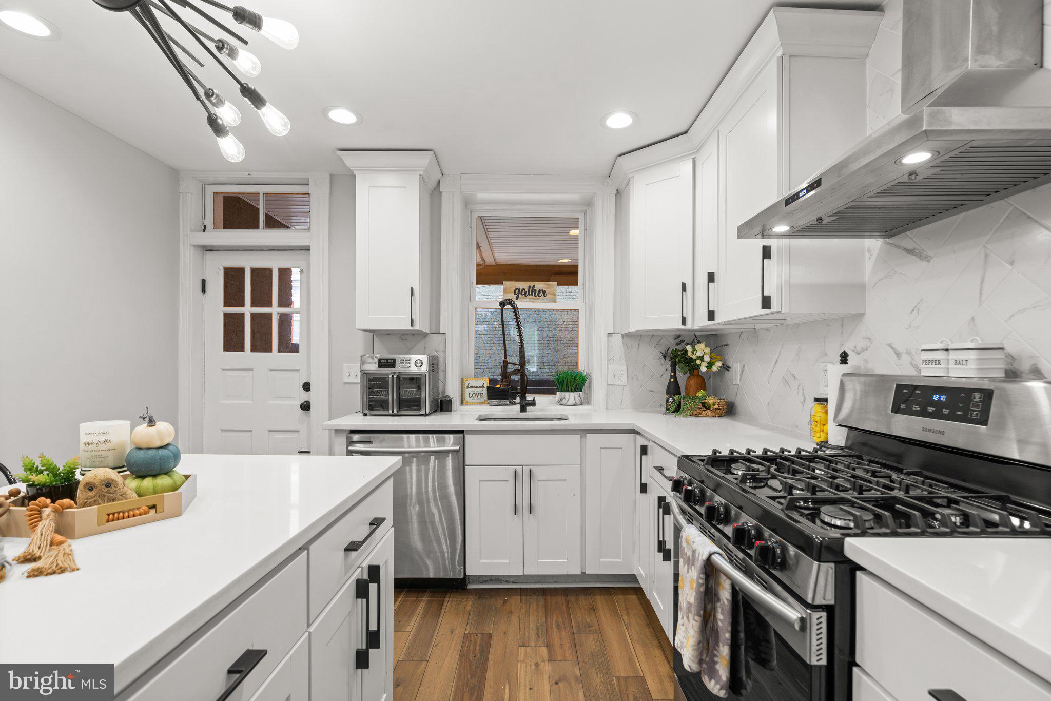 HIGHLANDTOWN - Residential