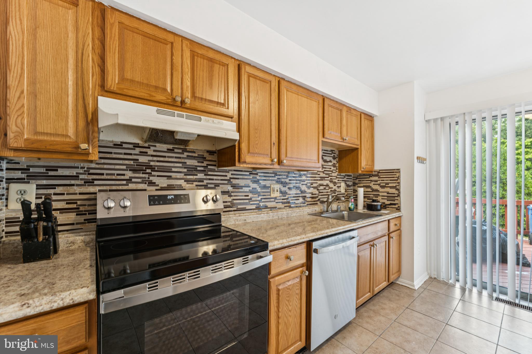 VALLEY STREAM ESTATES - Residential Lease